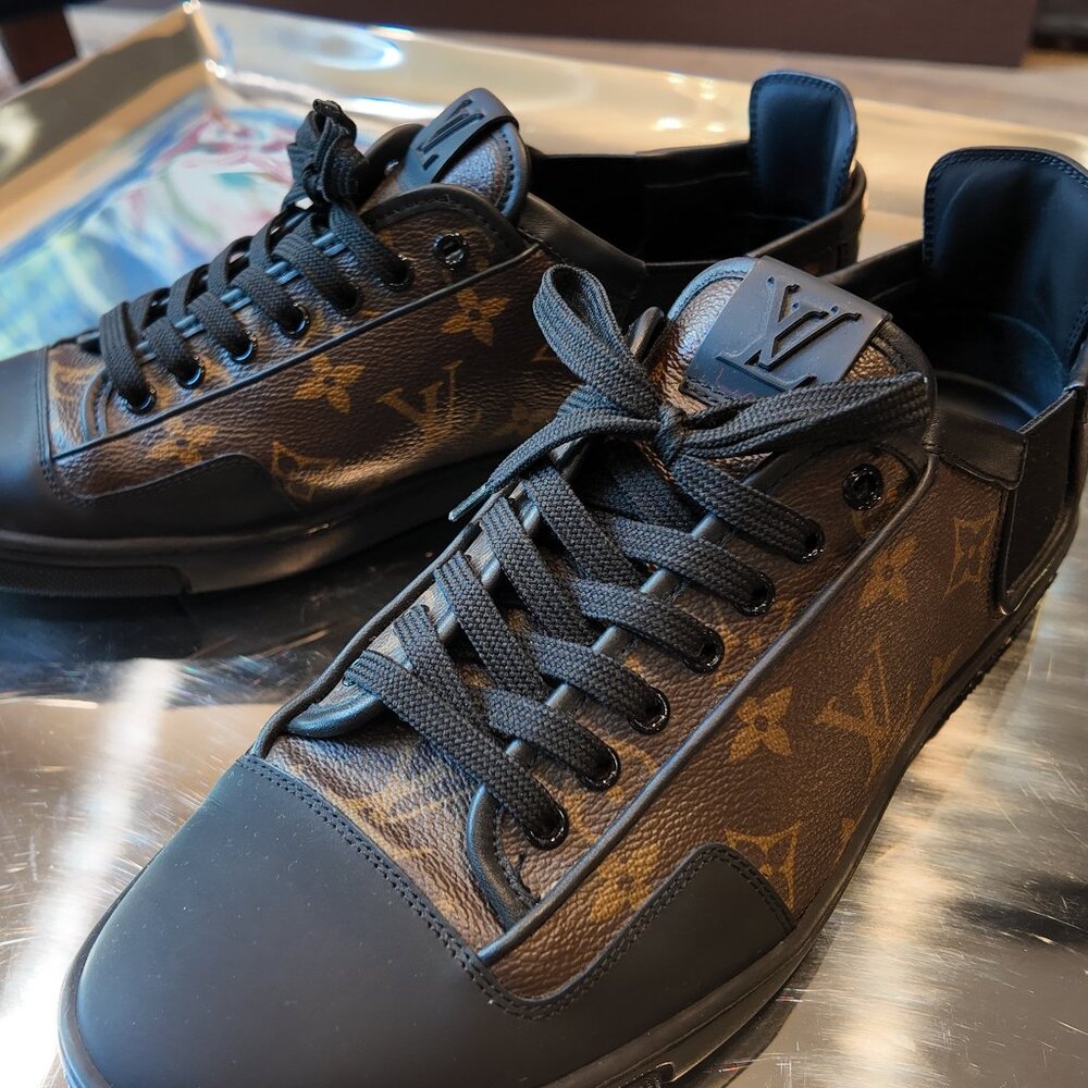 Louis Vuitton sneakers, Brown monogram, size 7.5 - Picture 2 of 6
